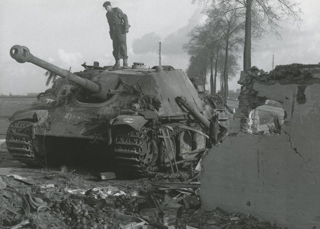 StuG III под кличкой "Гадюка", самая массовая в производстве с которой пришлось встретиться нашим дедам.