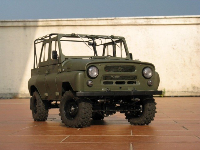 Автомодель Hummer H3 из жести