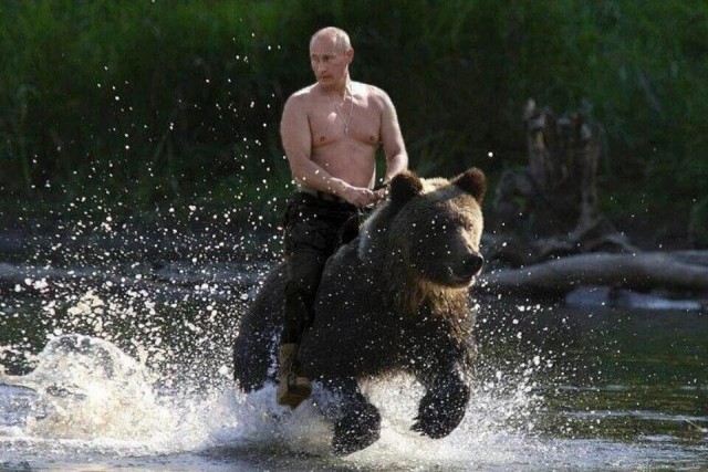 Ушаков подтвердил, что встреча Путина и Трампа пройдет 15 августа на Аляске