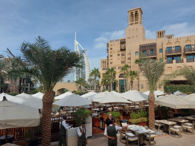 Дубайск в декабре