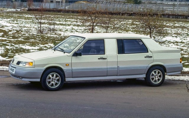 В России сохранился редкий длиннобазный ВАЗ-21099 Автомобиль продолжает эксплуатироваться владельцем