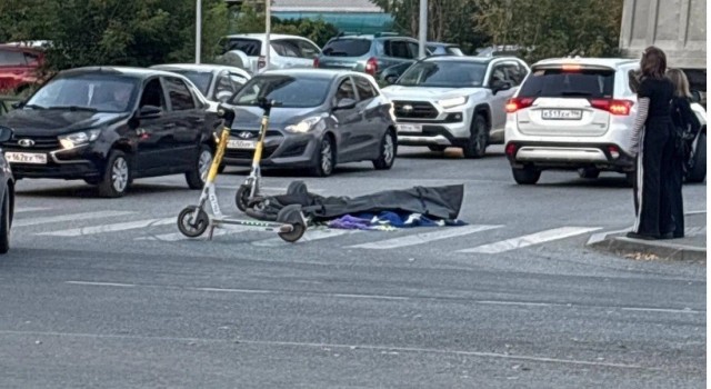 В Екатеринбурге старушка на электросамокате погибла под колесами грузовика