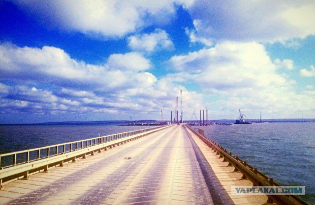 Керчане полюбили мост через пролив