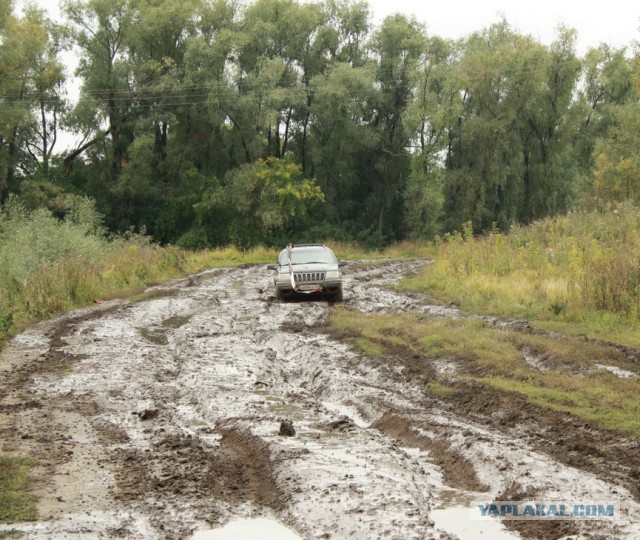 Старый Grand Cherokee, на тестовой трассе "Jeep Territory"
