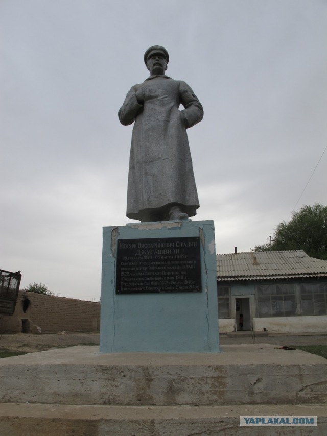В Якутии установлен памятник Сталину