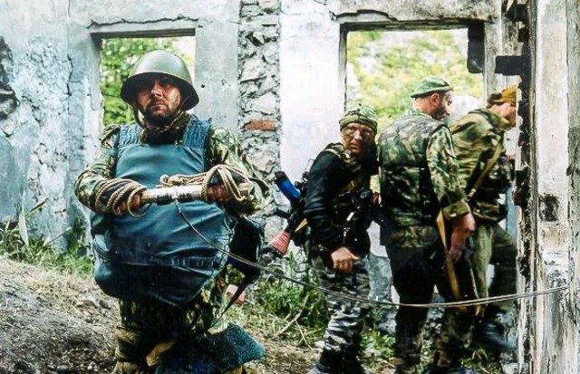 Дрон в лобовом стекле