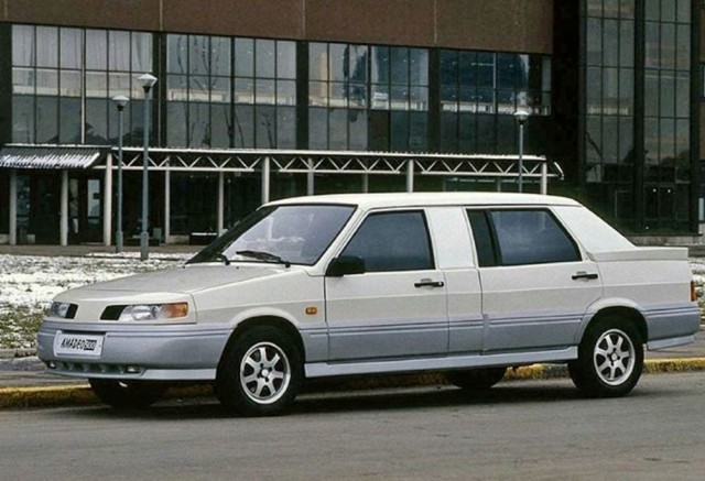 На улицах Москвы заметили Lada Aura