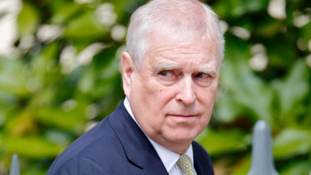 Принц Эндрю отказался от королевских титулов, включая титул герцога Йоркского, после беседы с королем