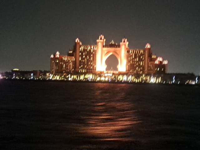 Дубайск в декабре