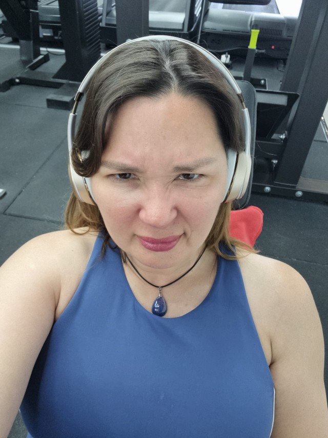 А почему женщин раздражает "являющийся на диване" муж?