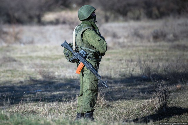Российские военные затопили корабль в Крыму