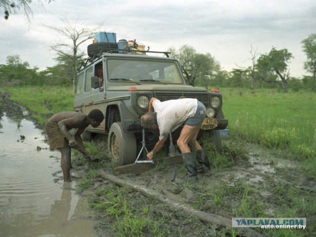 Немец проехал на Gelandewagen весь мир.