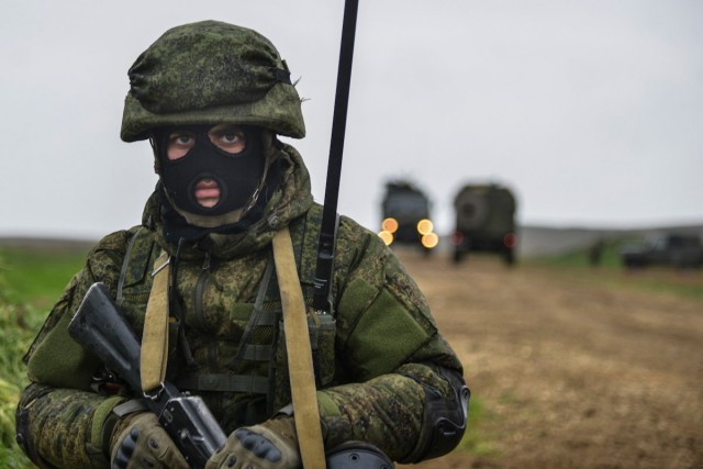 В Крым перебросили 2500 десантников