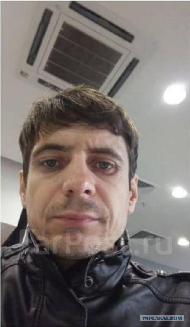 ДТП во Владивостоке. Водитель Вольво сбил семью с ребенком на тротуаре