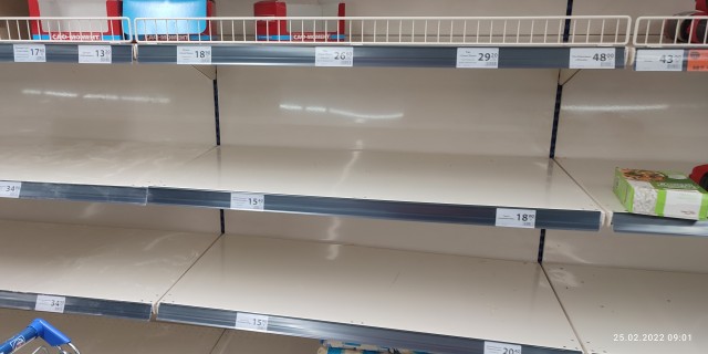 Это пешеходный переход возле конного рынка в Харькове