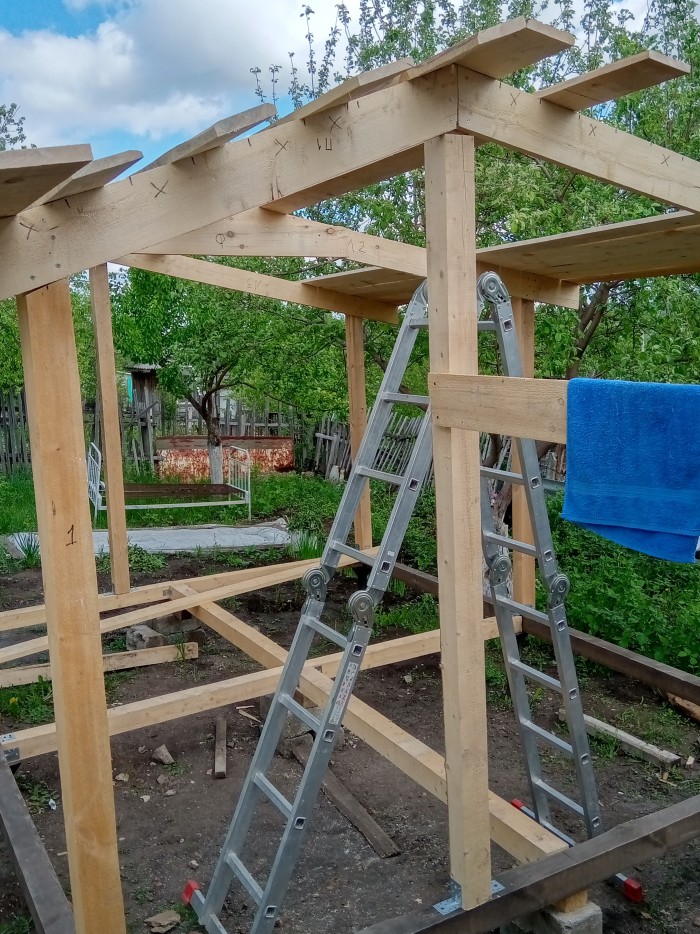 Беседка на даче май 2019