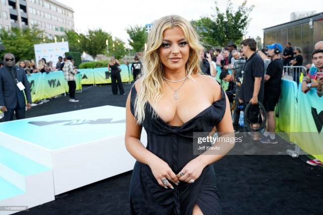 Большой пост MTV Video Music Awards 2022