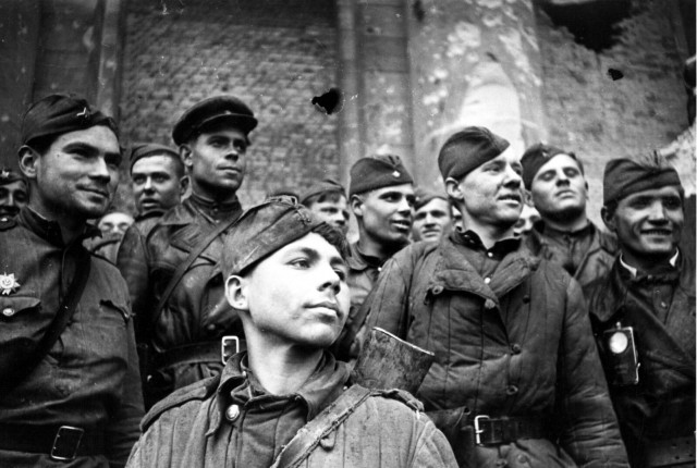 Фотографии связанных с историей Красной и Советской Армии.