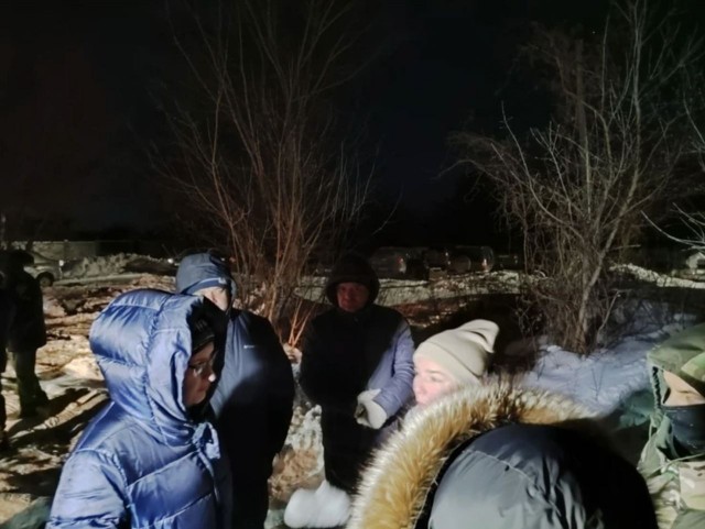 В Самаре замерзающие жители частных домов на несколько дней остались без тепла и света и перекрыли городское шоссе в знак протеста