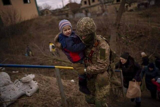 Власти Курска развесили рекламу службы по контракту с военным ВСУ