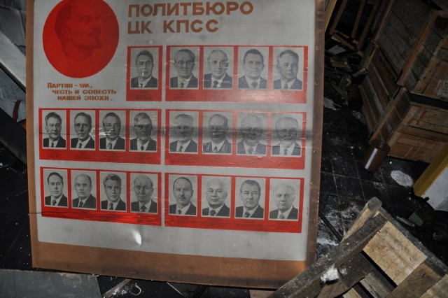 Советские лидеры в сгоревшем бомбоубежище