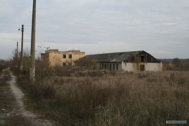 Заброшенная танковая база.