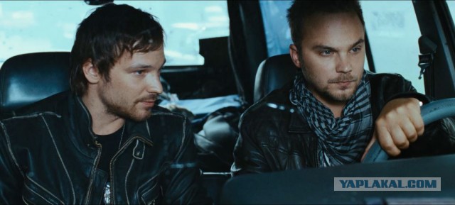 Знаменитости и их родные братья с сестрами