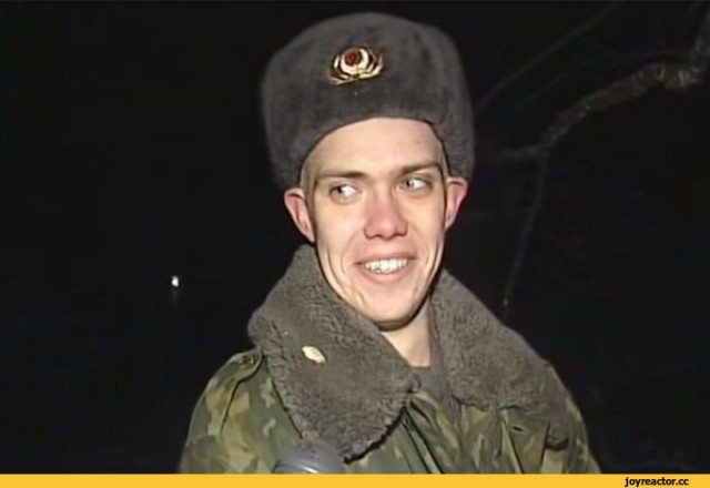 Пять спасателей больше часа снимали микроволновую печь с головы идиота