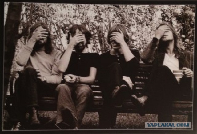 Венцеслав набирает воду в чайник