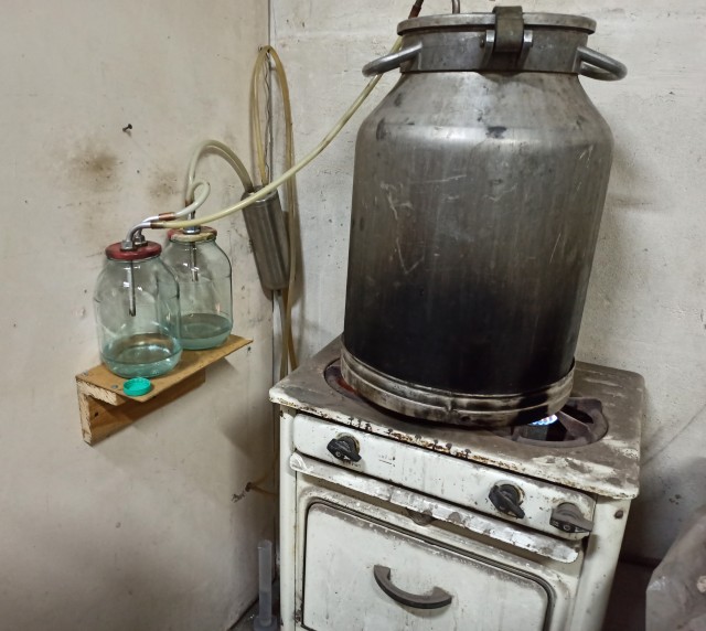 Самогонный аппарат старого образца