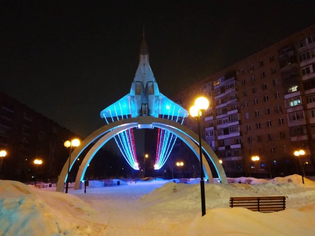 Памятник в городском парке г. Истра
