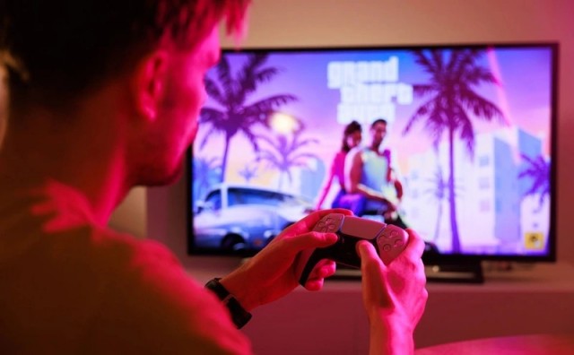 Разработчик GTA VI уволил более 30 человек за утечку данных об игре