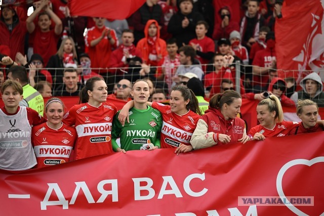 Немного женского футбола