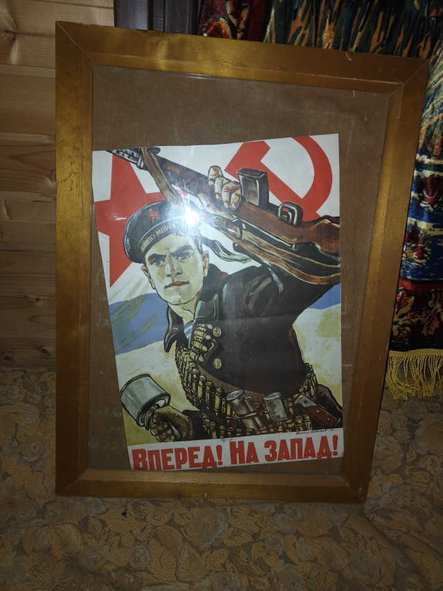 Яркое и лаконичное визуальное искусство, созданное для быстрой агитации, пропаганды и связи с народом