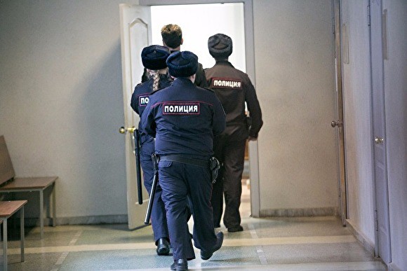 Вице-президент "Лукойла" просит полицию наказать четвероклассницу, ударившую его сына