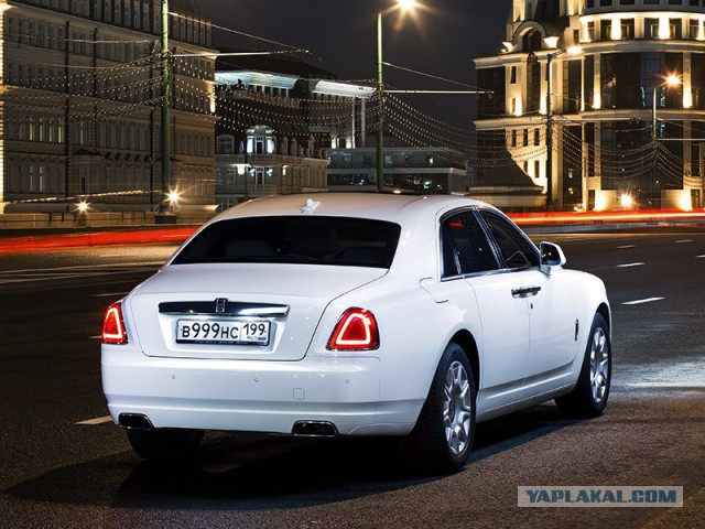 Премьера российских "люксовых" автомобилей Aurus состоялась на автосалоне
