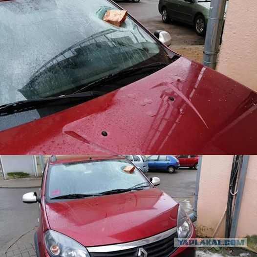 В Минске на припаркованный на тротуаре автомобиль упал кирпич