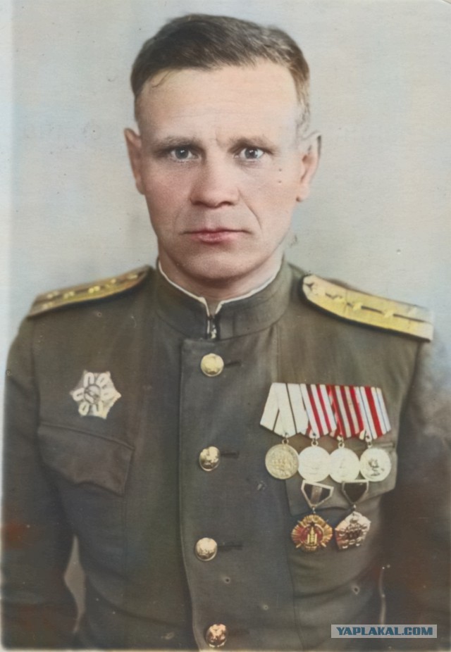 Нейросеть на хаялву раскрашивает фото к 9 мая