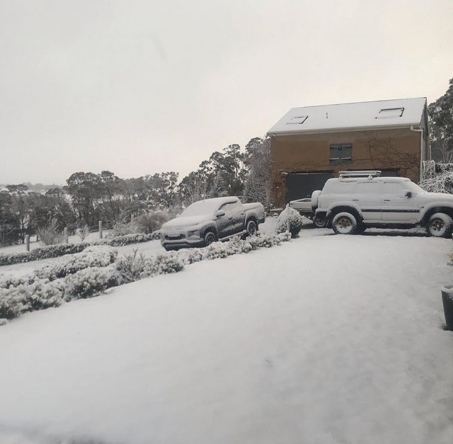 Такое бывает раз в 15 лет: в Австралии выпало около 20 см снега