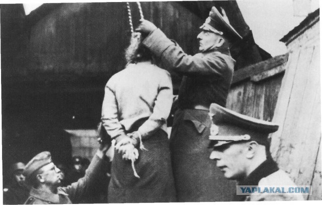 Школьницы чуть не повесили одноклассницу