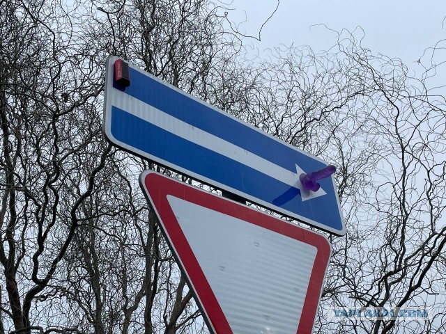 Детишки развлекаются, х***ы знак какой то