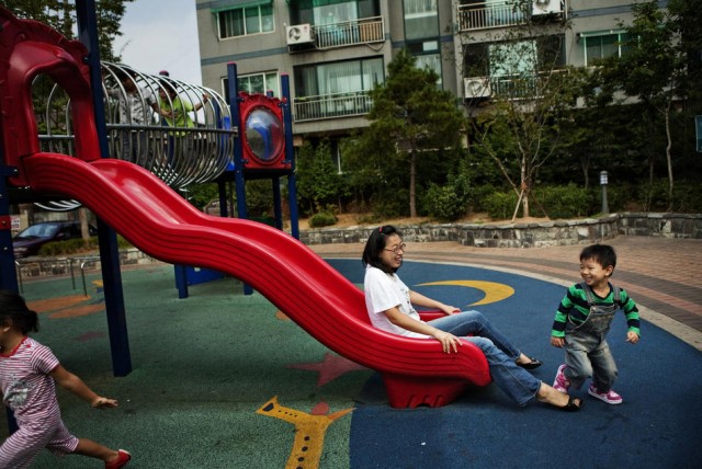 Внебрачные дети в Корее - а они в чем виноваты?