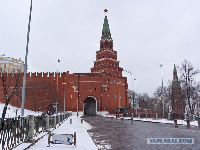Полицейские задержали водителя у Кремля