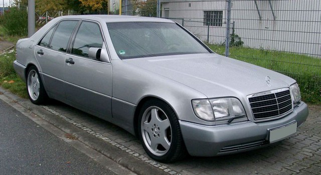 Mercedes W123 32-летний.