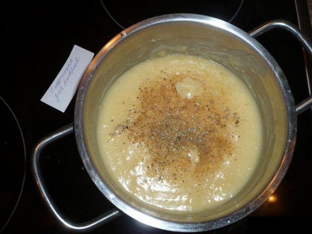 Постная колбаса из гороховой муки.