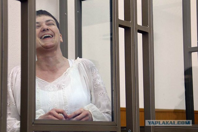 Савченко в суде надела на голову пакет