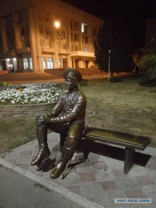 Сядь со мною рядом!