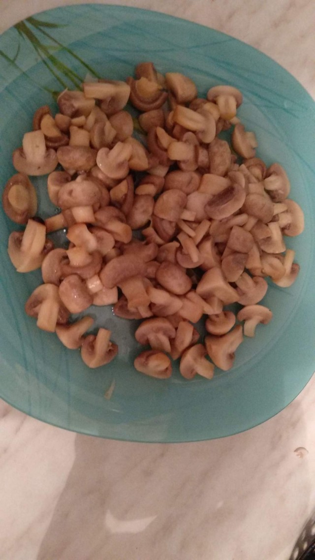 Быстромаринованные шампиньоны.