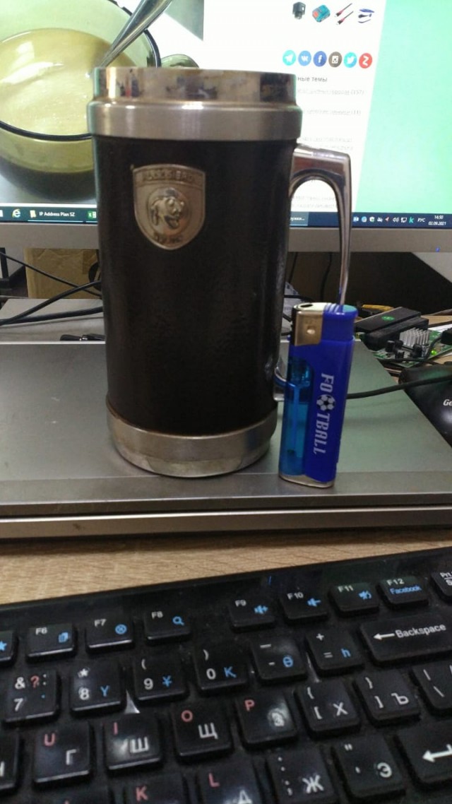 А из какой кружки вы пьёте на работе?