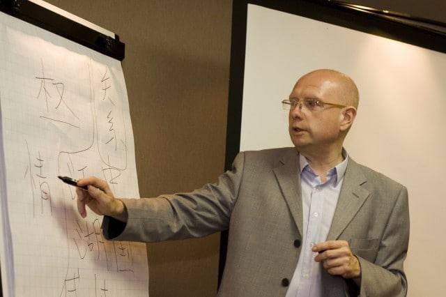 Преподаватель Высшей школы экономики получил самый важный урок в своей жизни. Он передал два миллиона рублей мошенникам